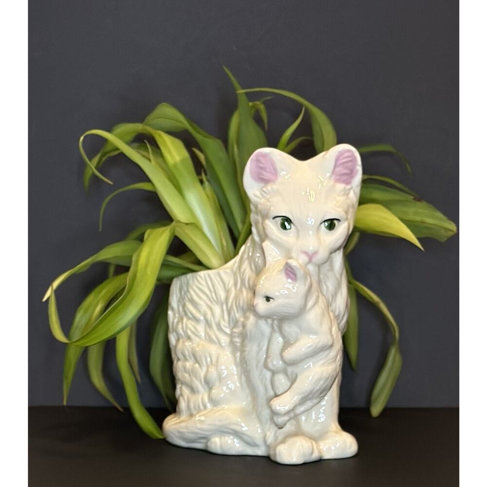 VINTAGE White Persian Cat & Kitten Porcelain Planter 6.5 x 7” Plant Not Included